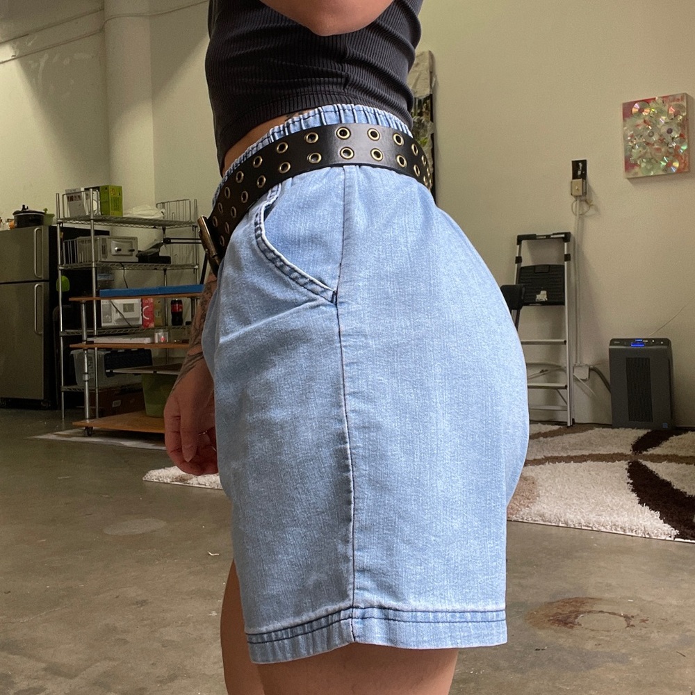 Retro High Waisted Jean Shorts - Picture 4 of 5